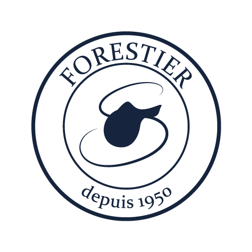 forestier-color-500 Travail éthique d'un jeune cheval par la cavalière de l'élevage de La Robardière en région Centre, France